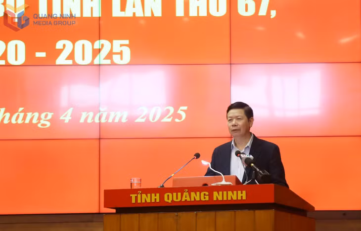 Đồng chí Vũ Thành Long, Bí thư Huyện ủy Ba Chẽ phát biểu thảo luận tại hội nghị.