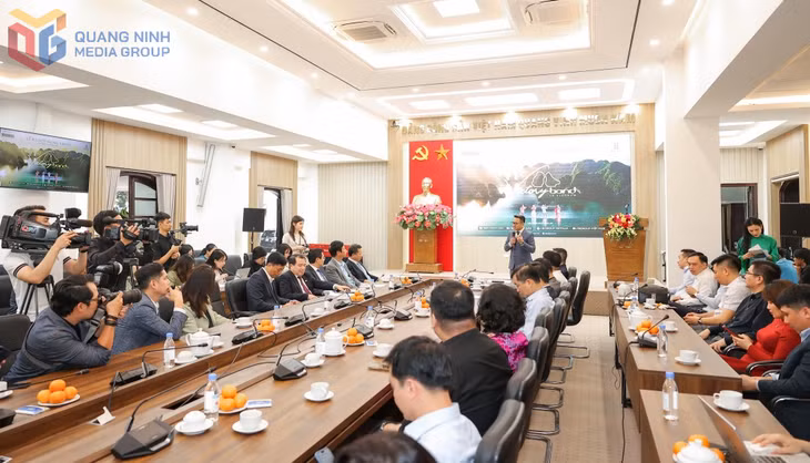 Quang cảnh lễ ra mắt MV "Victory - Bond in Vietnam".