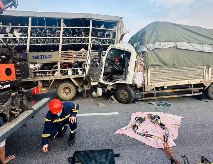 Hiện trường vụ tai nạn trên cao tốc khiến 2 người tử vong. Ảnh: Công an Thanh Hóa