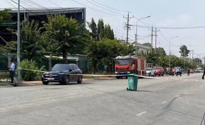 Cảnh sát phong tỏa hiện trường điều tra vụ tai nạn lao động. Ảnh: Thái Hà