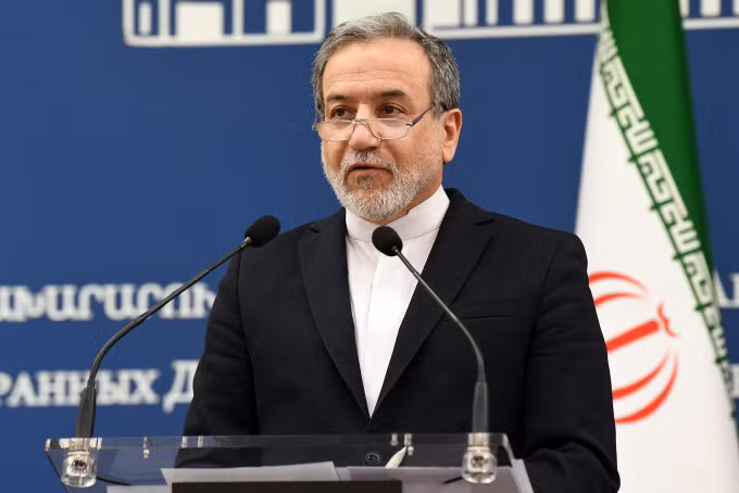 Ngoại trưởng Abbas Araghchi tại một cuộc họp báo ở Armenian ngày 25/3. Ảnh: AFP
