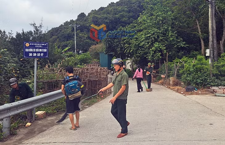 Chi hội CCB thôn 3, xã Thanh Lân (huyện Cô Tô) đảm nhận đoạn đường CCB tự quản sáng, xanh, sạch, đẹp.