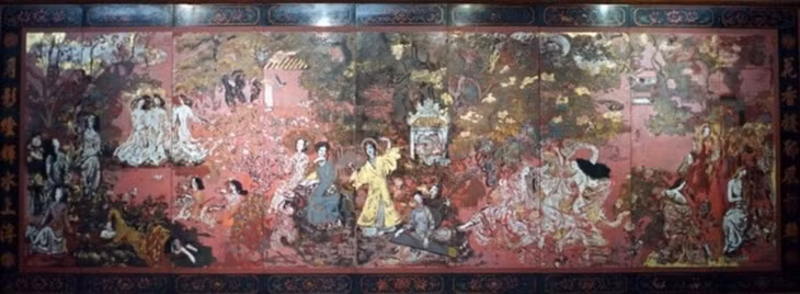 Tranh Vườn xuân Trung Nam Bắc - bảo vật quốc gia năm 2013 - được ghép từ chín tấm, tả không khí ngày xuân cùng hình ảnh thiếu nữ ba miền diện đồ truyền thống trảy hội, đi chùa đầu năm. Ảnh: Bảo tàng Mỹ thuật Việt Nam