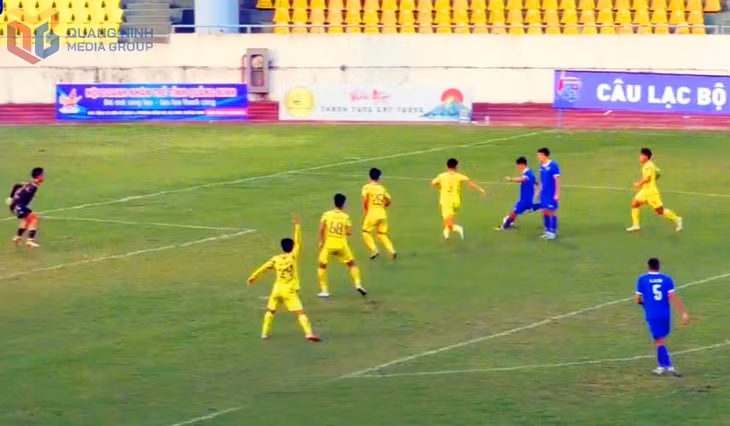 Pha ra chân nhanh của Văn Đô đem lại 3 điểm quý giá cho Quảng Ninh FC.