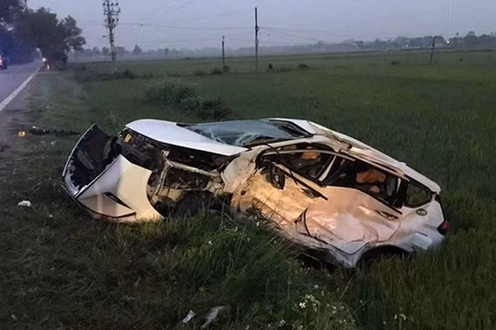 Hiện trường một vụ tai nạn ở Điện Biên vào rạng sáng 30/4 khiến một người tử vong.