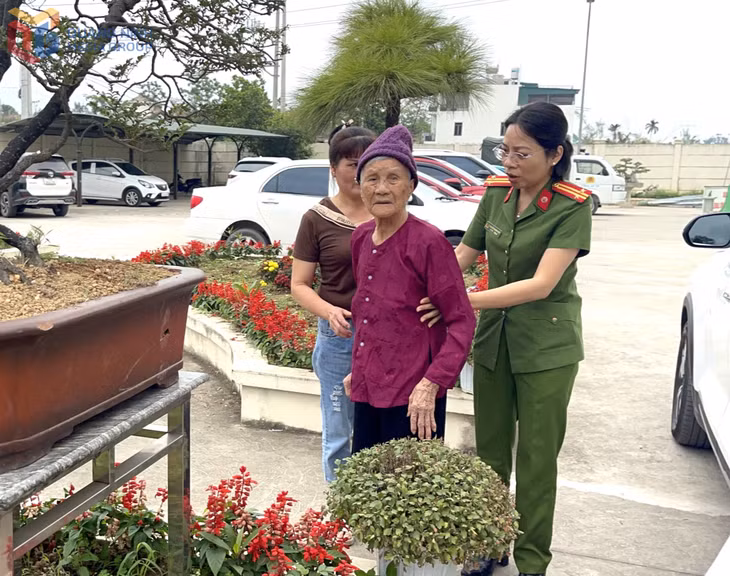 Rất nhiều thân nhân các anh hùng liệt sĩ, đã ở tuổi ngoài 80, 90 vô cùng xúc động, yêu cầu con cháu đưa tới tận trụ sở cơ quan công an để lấy mẫu ADN với mong muốn sớm tìm lại tên trên những bia mộ anh hùng liệt sĩ còn vô danh.