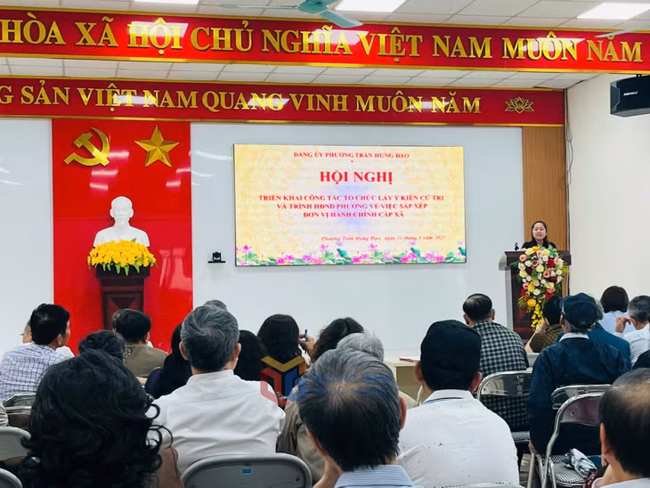 Phường Trần Hưng Đạo họp triển khai công tác lấy ý kiến cử tri và trình HĐND phường về việc sắp xếp đơn vị hành chính cấp xã.