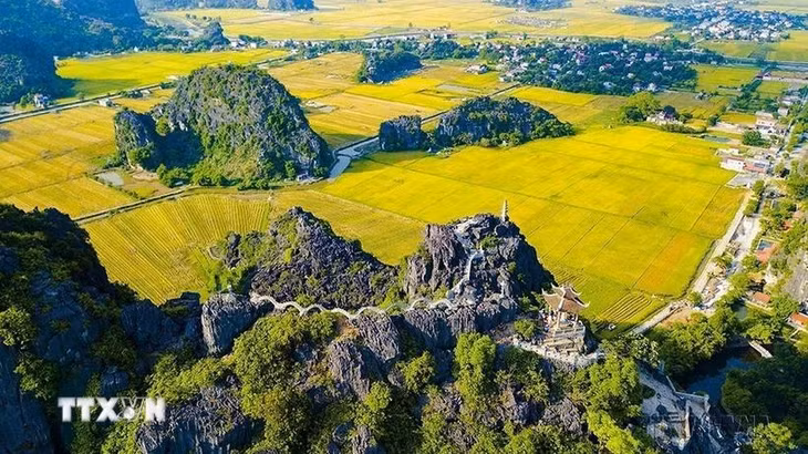 Điểm du lịch Hang Múa nổi tiếng của Ninh Bình. (Ảnh: Minh Đức/TTXVN)