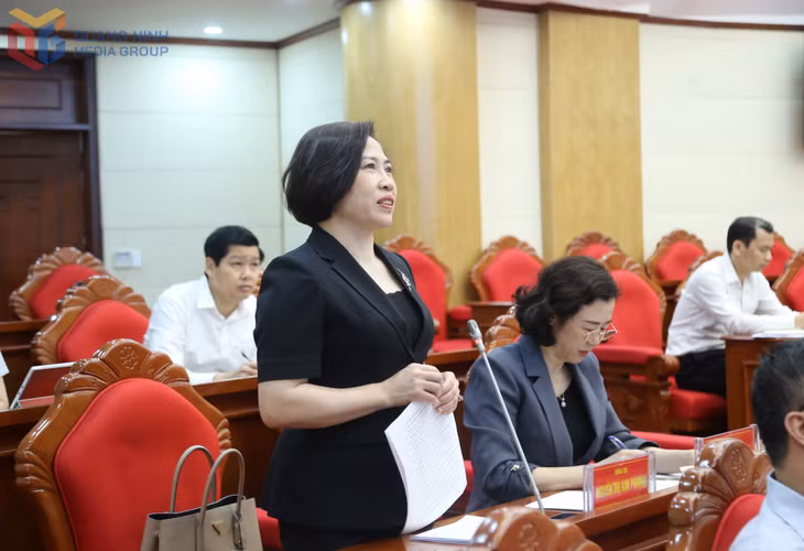 Đồng chí Nguyễn Thị Kim Phượng, Phó Bí thư Thường trực Thành uỷ Cẩm Phả, phát biểu tại hội nghị.