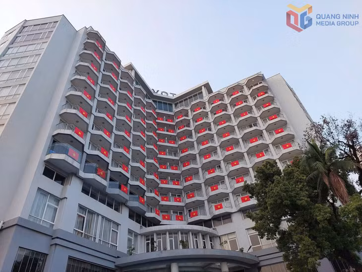 Khách sạn Novotel Ha Long Bay khoác lên mình tấm áo mới mừng 50 năm ngày thống nhất đất nước.