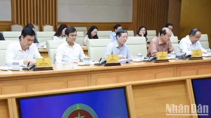 Các đại biểu tham dự phiên họp. (Ảnh: TRẦN HẢI)