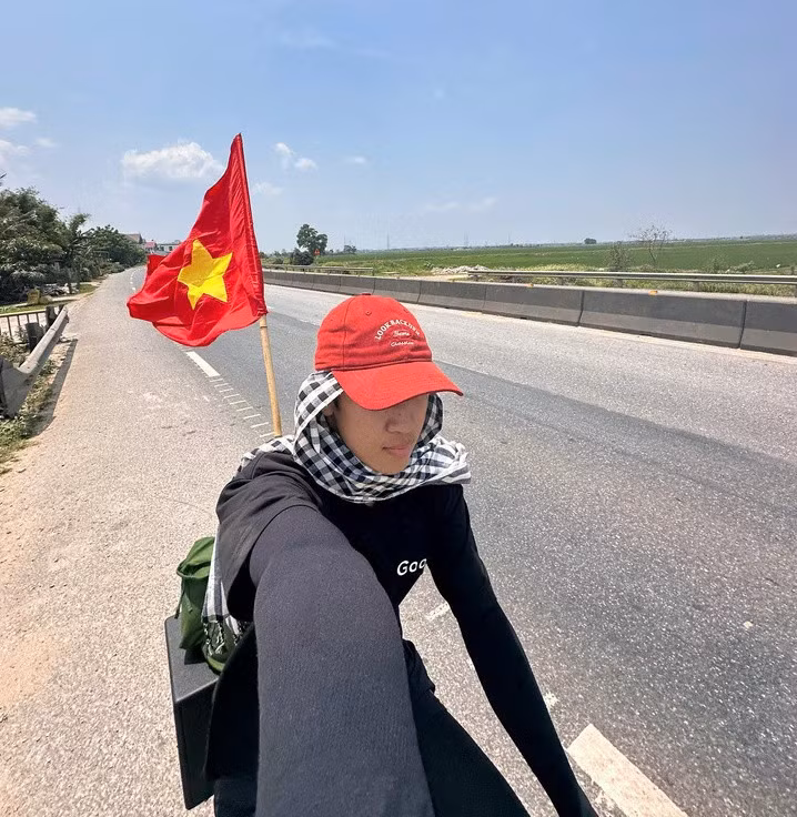 Quang Hà từng có nhiều chuyến đi xuyên Việt ấn tượng. (Ảnh: NVCC)