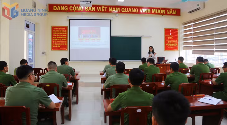 Các học viên tham gia bồi dưỡng chính trị tại Trường Đào tạo cán bộ Nguyễn Văn Cừ.