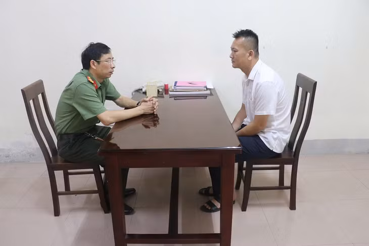 Tôn Quý Hòa tại cơ quan điều tra. Ảnh: CACC
