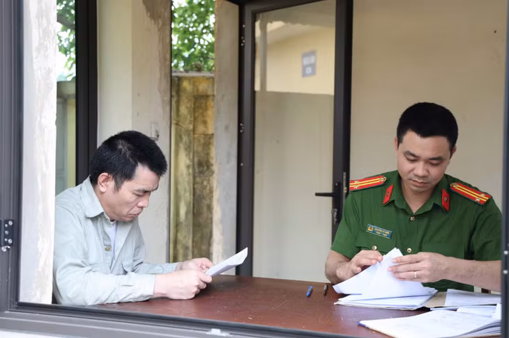 Cơ quan CSĐT Công an tỉnh Phú Thọ hỏi cung các bị can.