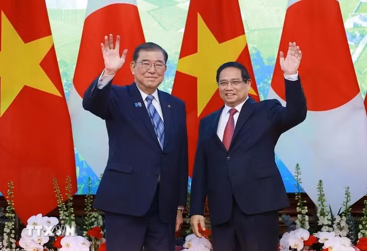 Thủ tướng Phạm Minh Chính và Thủ tướng Nhật Bản Ishiba Shigeru chụp ảnh chung trước hội đàm. (Ảnh: Dương Giang/TTXVN)