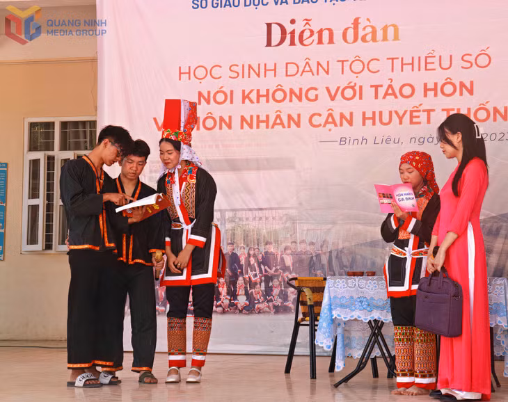 Sở GD&ĐT tổ chức Diễn đàn học sinh DTTS nói không với tảo hôn, hôn nhân cận huyết thống tại Trường THCS-THPT Hoành Mô (huyện Bình Liêu).