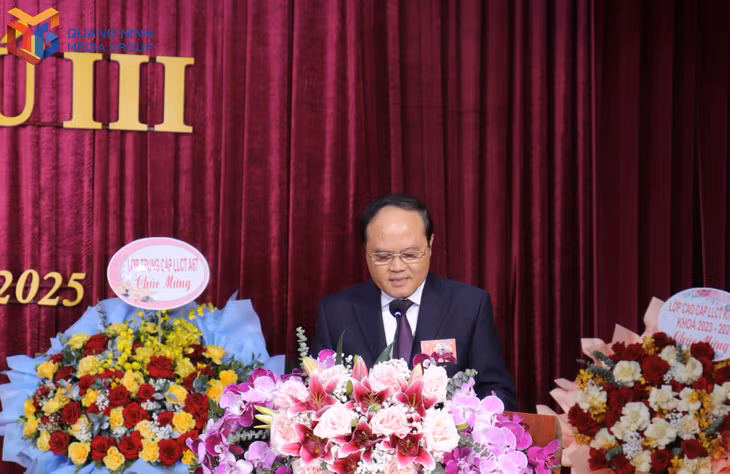 Đồng chí Hoàng Quang Hải, Phó Bí thư Chuyên trách Đảng uỷ các cơ quan Đảng tỉnh, phát biểu tại Đại hội.