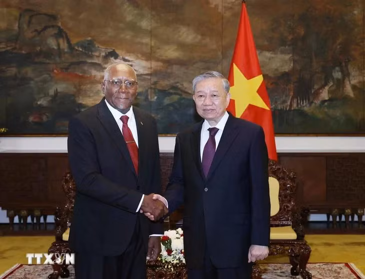 Tổng Bí thư Tô Lâm tiếp đồng chí Salvador Valdes Mesa, Ủy viên Bộ Chính trị, Phó Chủ tịch nước Cộng hòa Cuba. (Ảnh: Thống Nhất/TTXVN)