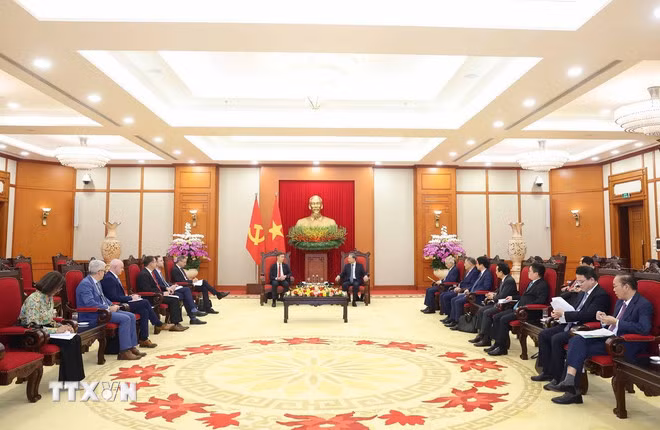 Tổng Bí thư Tô Lâm tiếp Đại sứ, Trưởng Phái đoàn Liên minh châu Âu (EU) tại Việt Nam Julien Guerrier. (Ảnh: Thống Nhất/TTXVN)
