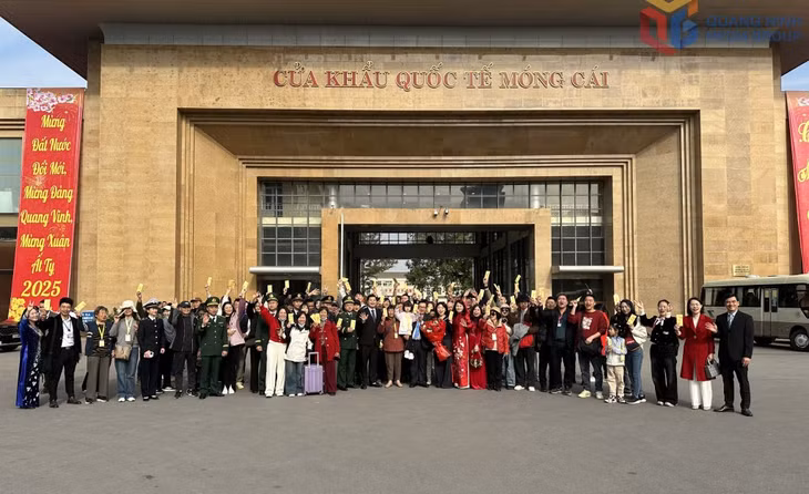 Khách du lịch Trung Quốc đến Móng Cái những ngày đầu năm 2025