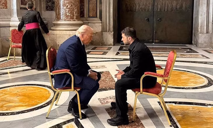 Tổng thống Ukraine Volodymyr Zelensky gặp Tổng thống Mỹ Donald Trump tại Vatican ngày 26/4. Ảnh: Văn phòng Tổng thống Ukraine.