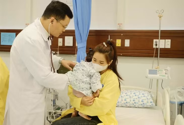 Bộ Y tế đề xuất nâng mức phụ cấp đặc thù cho nhân viên y tế. Ảnh minh hoạ: TT