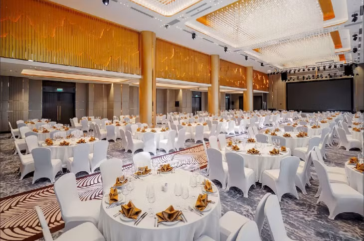 Phòng đại tiệc Sea Stars có sức chứa lên tới 550 khách, là địa điểm lý tưởng cho các sự kiện kinh doanh, tiệc cưới.