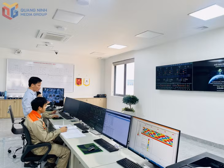 Công ty Amata Hạ Long đầu tư xây dựng Trung tâm điều khiển xa, giúp các kỹ sư vận hành theo dõi 24/24h tình trạng hoạt động của hệ thống cung cấp điện.