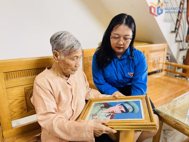 "Nhìn các con, các cháu có mặt ở Lễ kỷ niệm, mẹ lại nhớ đến 2 người con của mẹ". Đó là nỗi niềm của Mẹ VNAH Nguyễn Thị Thực chia sẻ khi được xem Lễ kỷ niệm...