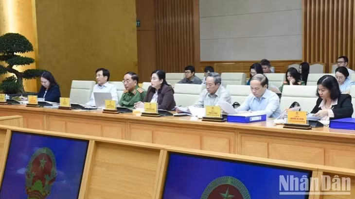 Các đại biểu tham dự phiên họp. (Ảnh: TRẦN HẢI)