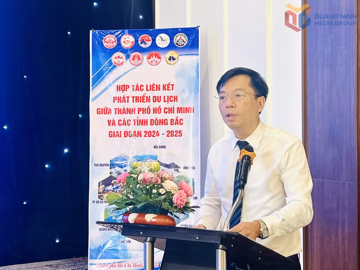 Lãnh đạo Sở Văn hóa thể thao và Du lịch tỉnh Quảng Ninh phát biểu tại hội nghị