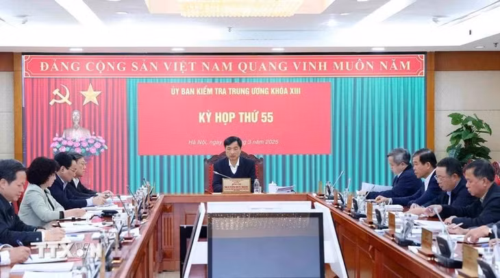Ông Nguyễn Duy Ngọc, Ủy viên Bộ Chính trị, Bí thư Trung ương Đảng, Chủ nhiệm Ủy ban Kiểm tra Trung ương chủ trì kỳ họp. (Ảnh: Phương Hoa/TTXVN)
