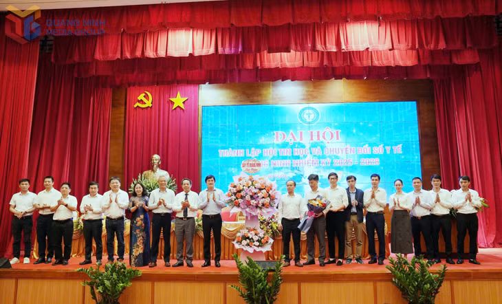 Ban chấp hành Hội Tin học và Chuyển đổi số y tế Quảng Ninh ra mắt tại đại hội.