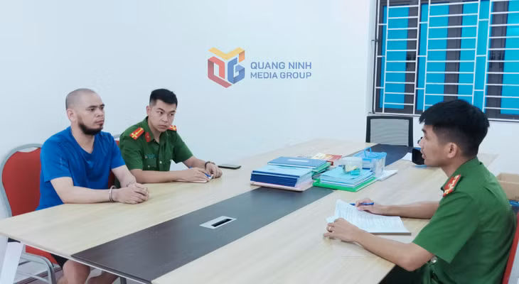 Bắt đối tượng Trần Văn Mùi (xã Đồng Tâm, huyện Ba Chẽ) về hành vi "chứa mại dâm" vào tháng 8/2024. Ảnh: Bình Minh (Trung tâm TTVH Ba Chẽ).