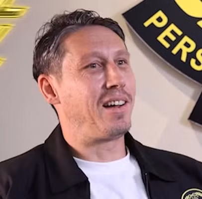 Trợ lí huấn luyện viên Mark Milligan bất ngờ rời tuyển Malaysia. Ảnh cắt từ video FAM