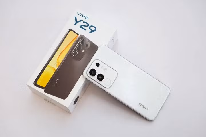 Mẫu điện thoại tầm trung nhà vivo có viên pin 6.500 mAh với 24 lớp bảo vệ an toàn.