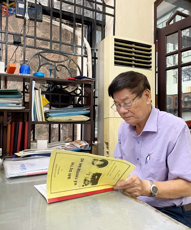 Ông Nguyễn Văn Đê (84 tuổi), sinh ra và lớn lên ở thị xã Cẩm Phả (nay là thành phố Cẩm Phả), hiện sinh sống tại TP Hồ Chí Minh, là một nhân chứng sống của thời “bình dân học vụ”, với gần 5 năm tham gia diệt “giặc dốt” ở Cẩm Phả giai đoạn 1955-1960.