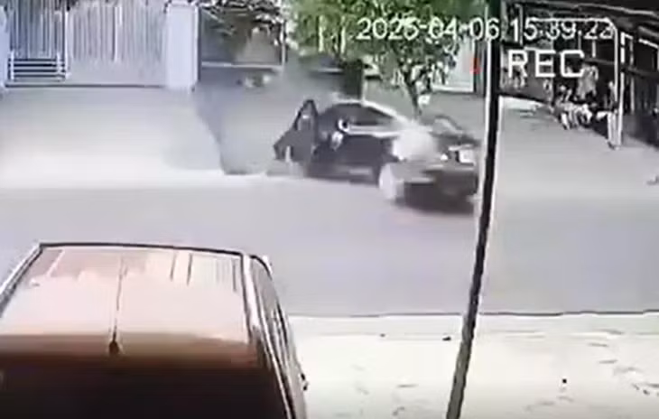 Camera an ninh ghi lại cảnh "xe điên" chạy loạn xạ, tông chết một người. Ảnh: MT