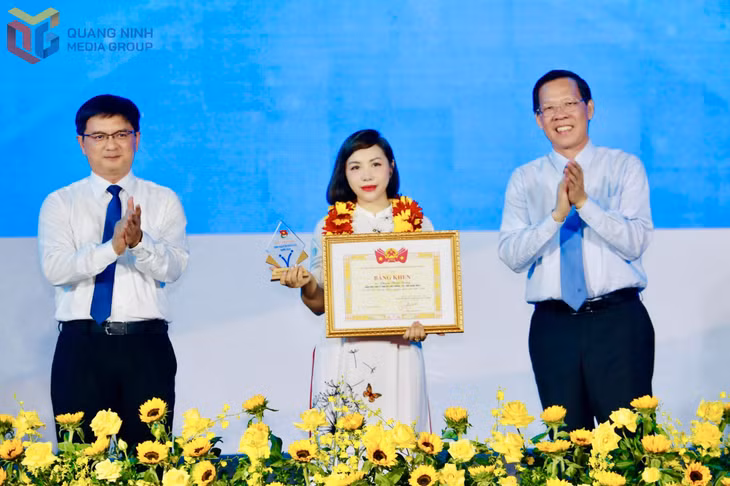 Chị Phạm Thiên Trang vinh dự được Trung ương Đoàn TNCS Hồ Chí Minh trao tặng “Giải thưởng tình nguyện Quốc gia năm 2023”. 