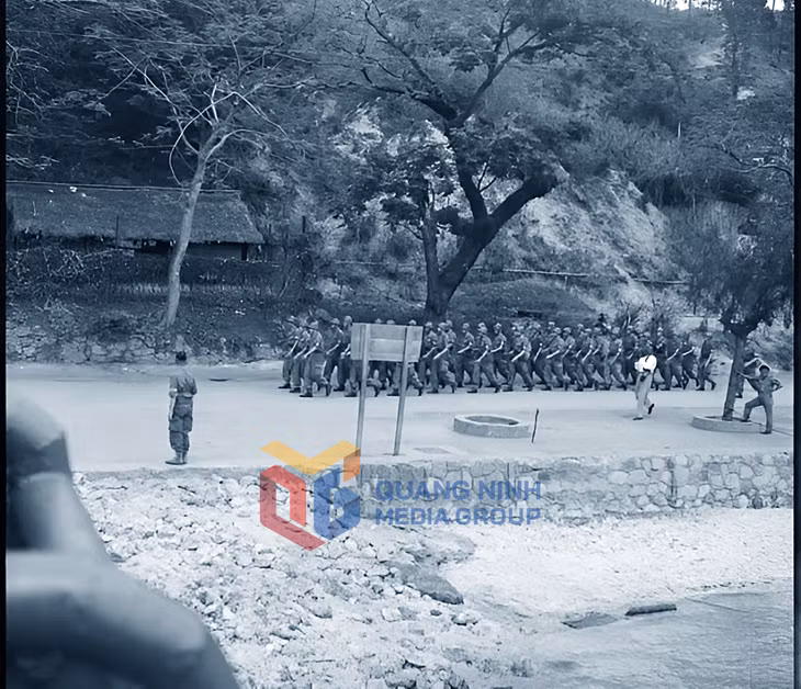 Các đơn vị thuộc Quân đoàn Vệ binh Cộng hoà số 3 (La 3e légion de marche de Garde républicains) là đơn vị cuối cùng của Pháp rút khỏi Hòn Gai. Ảnh: Tư liệu