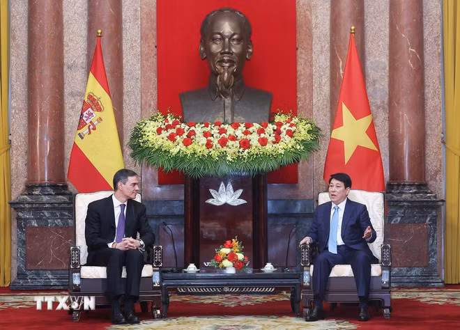 Chủ tịch nước Lương Cường tiếp Thủ tướng Tây Ban Nha Pedro Sánchez. (Ảnh: Lâm Khánh/TTXVN)
