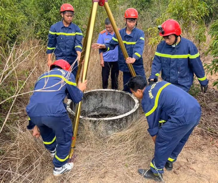 Khu vực trộm phi tang két sắt ở nơi vắng người qua lại. Ảnh: Công an
