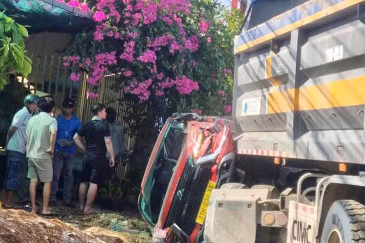 Hiện trường vụ tai nạn liên hoàn tại xã Cẩm Mỹ, tỉnh Đồng Nai.