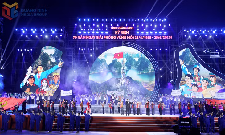 Mỗi khi tan ca, những người thợ mỏ lại ngân lên khúc hát để xua tan đi mệt mỏi và mong chờ vào những điều tươi đẹp.