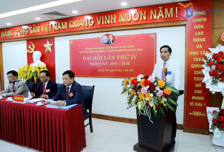 Đồng chí Vũ Văn Diện, Phó Chủ tịch Thường trực UBND tỉnh, Phó Bí thư Thường trực Đảng ủy UBND tỉnh phát biểu tại Đại hội