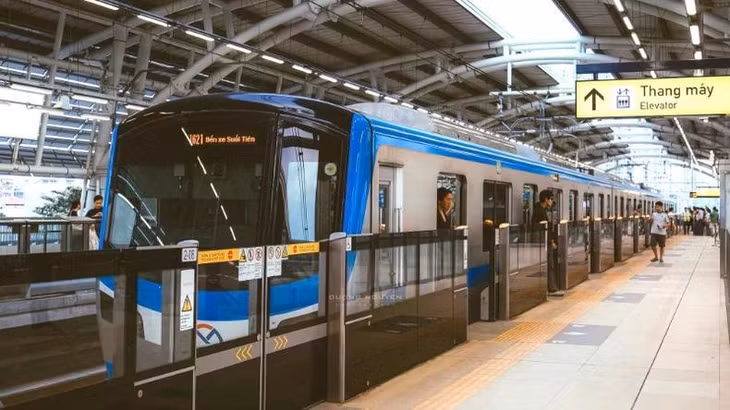 Tuyến Metro số 1 Bến Thành-Suối Tiên sẽ tăng từ 200 lượt lên 240 lượt tàu trong ngày 30/4, ngày cao điểm vui chơi và đi lại. (Ảnh: QUÝ HIỀN)