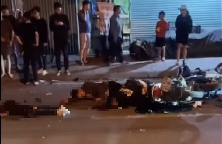 Hiện trường vụ tai nạn nghiêm trọng trong đêm khiến 2 người chết, 1 người bị thương ở Ninh Bình.