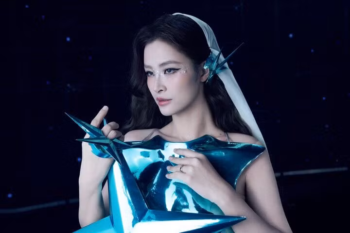 Ca khúc "Kỵ sĩ và ánh sao" của Đông Nhi lọt top 10 trending music trên Youtube.