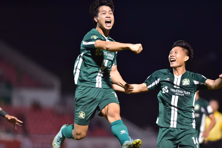 Công Phượng trở thành tâm điểm ở vòng 15 giải hạng Nhất. Ảnh: Bình Phước FC.